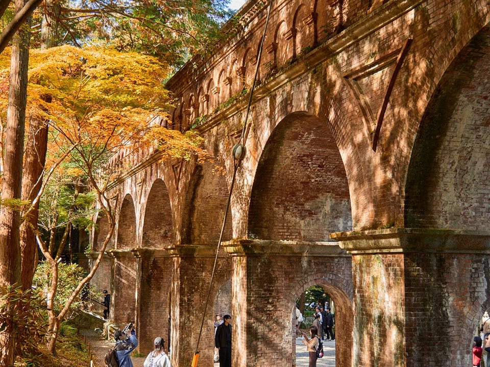 南禅寺の水路閣と紅葉