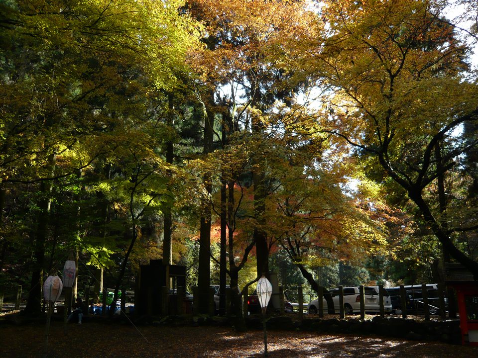 秋の貴船神社 奥宮の境内