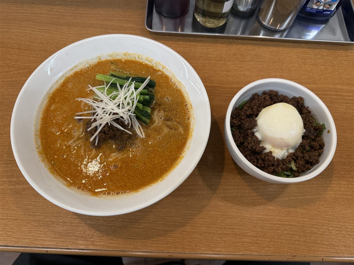 四川亭の担々麺と賄い丼